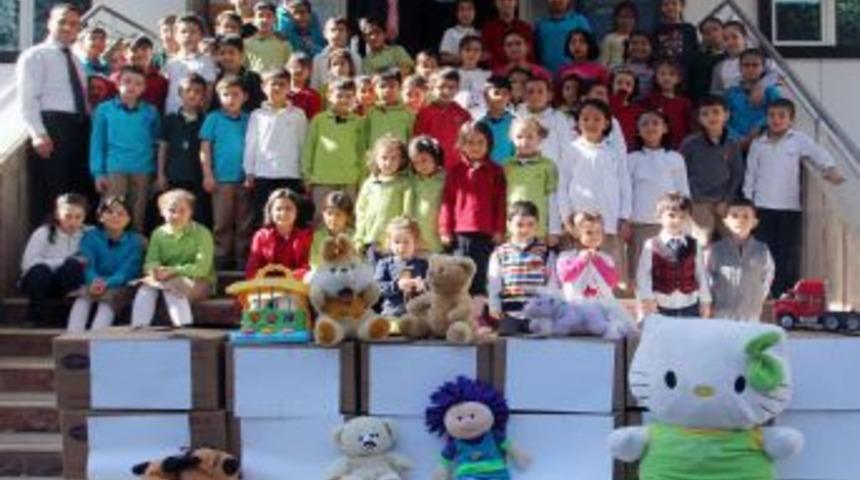 Bur&ccedil;lu &Ouml;ğrencilerden Kardeş Okula Oyuncak Yardımı
