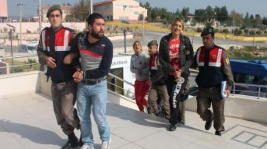 Hırsızlık Yapan Zanlılar Su&ccedil;&uuml;st&uuml; Yakalandı