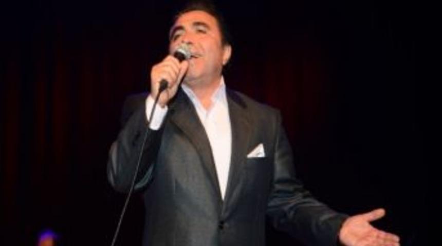 Beylikd&uuml;z&uuml; K&uuml;lt&uuml;r Merkezi, &Uuml;nl&uuml; Sanat&ccedil;ı Seyfettin Tomakin'i Ağırladı