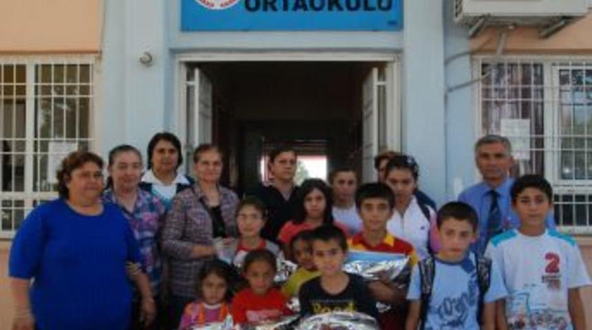 Kadın Dayanışma Derneği 30 &Ouml;ğrenciyi Mutlu Etti