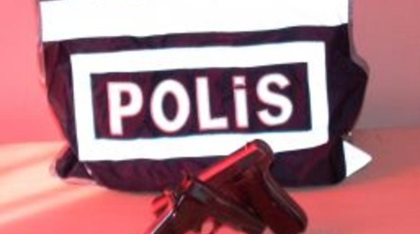 Otomobilin Gizli B&ouml;lmesinde 3 Tabanca Ele Ge&ccedil;irildi