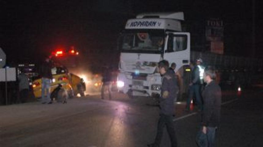 TIR Taksiyi Bi&ccedil;ti: 1 Yaralı