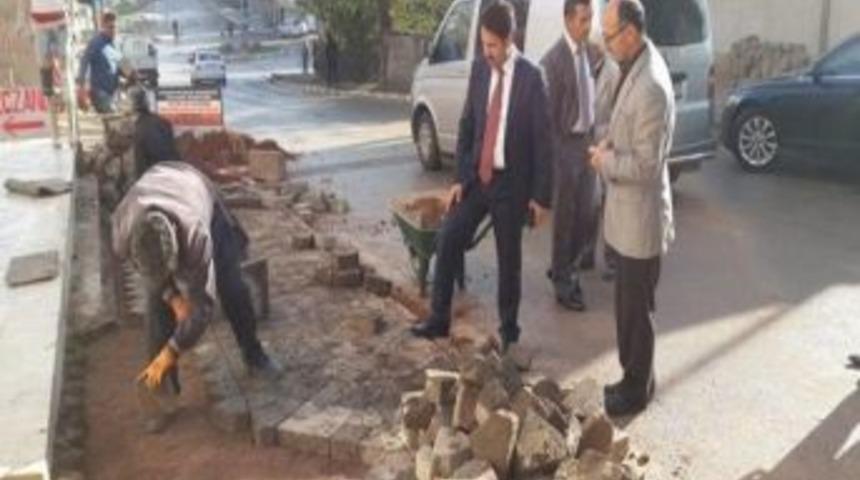 Dilovası&rsquo;nda Bozulan Kaldırımlar Onarılıyor