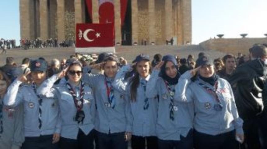 Baş&ouml;rt&uuml;l&uuml; İzciler Anıtkabir&rsquo;de