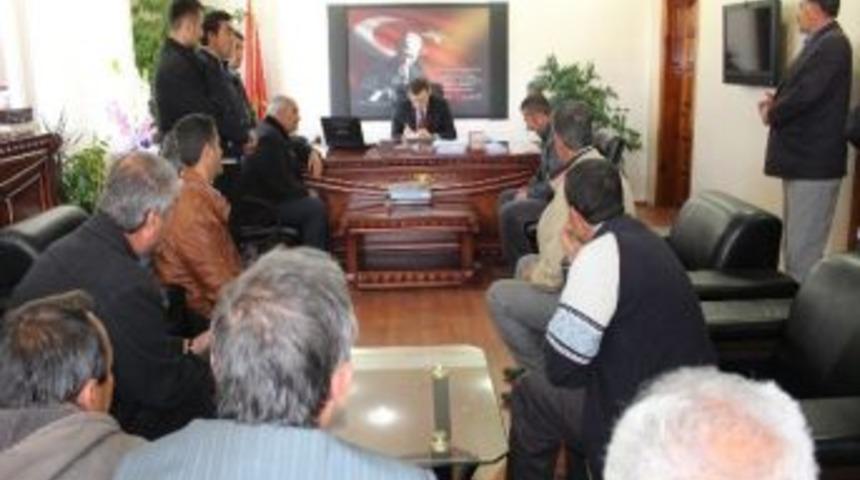 Taksicilerin Bozulan Yollara İsyanı