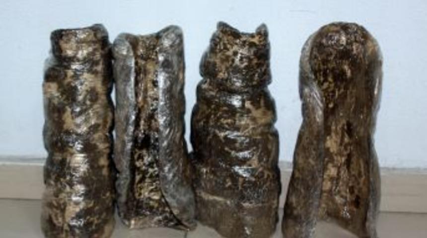 Eroini çocukların bacaklarına sarmışlar