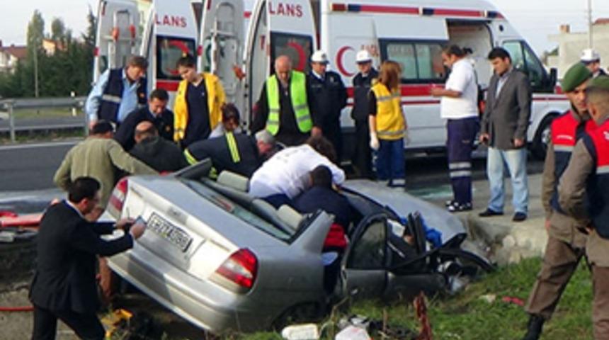 Yunan polis kaza yaptı: 2 &ouml;l&uuml;, 3 yaralı