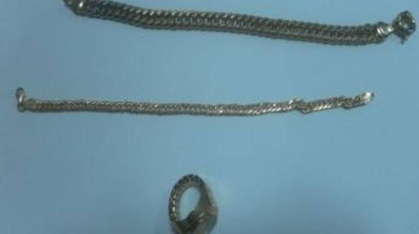 ABD'li Askerlerin Evini Soyan Hırsızlar Yakalandı