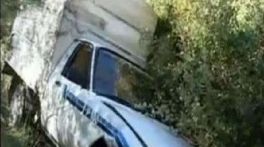 Kamyonet U&ccedil;uruma Yuvarladı: 2 Kişi Yaralandı