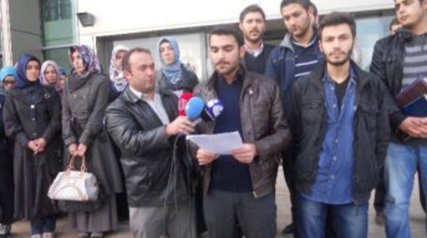 F&uuml; İlahiyat Fak&uuml;ltesi &Ouml;ğrencilerinden Formasyon Eylemi