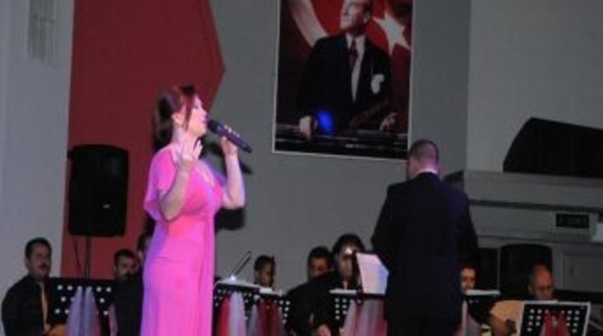 Manisa&rsquo;da Atat&uuml;rk &lsquo;son Balo&rsquo;yla Anıldı