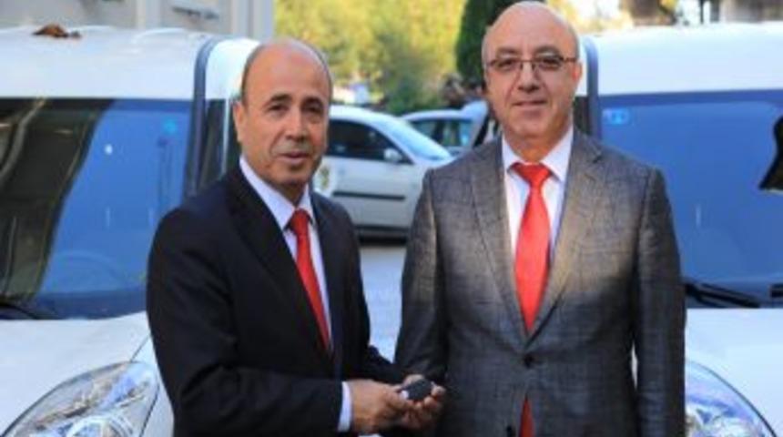 UEDAŞ, Emniyete Iki Ara&ccedil; Hediye Etti