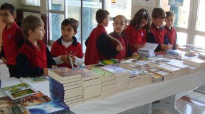 Simav'da D&uuml;nya &Ccedil;ocuk Kitapları Haftası Kutlandı