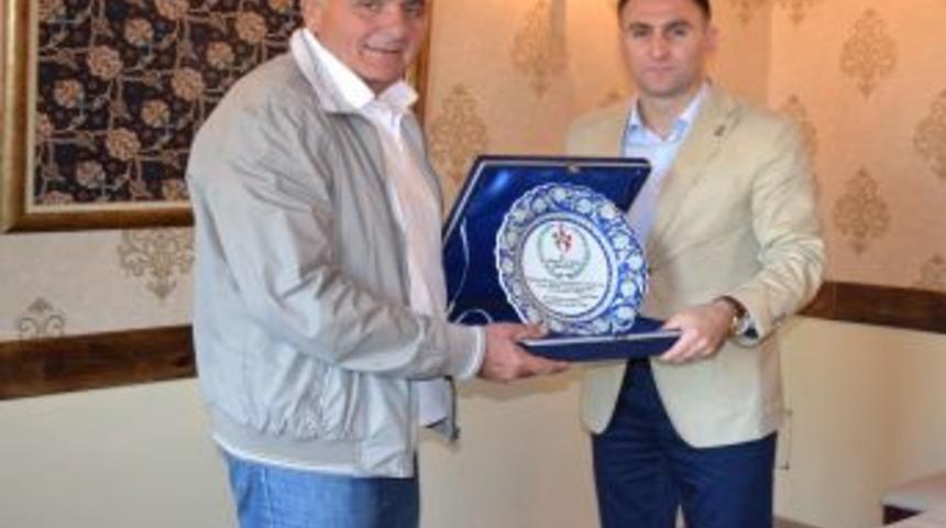 Şahin&rsquo;den Emekli Personele Plaketli Teşekk&uuml;r