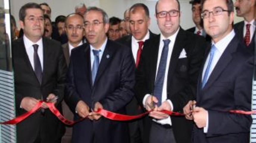 YY&Uuml;, 400 Kullanıcılı 8 Bilgisayar Laboratuvarını T&ouml;renle A&ccedil;tı