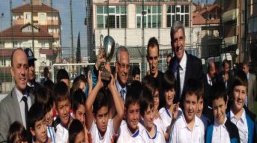 Fatih Koleji Cumhuriyet Futbol Turnuvası'nın Birinci Oldu