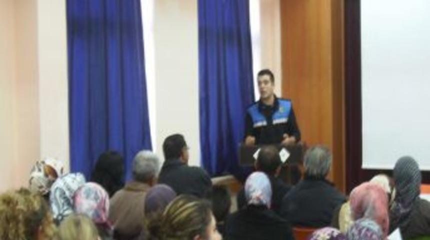 Polis, Velileri &Ccedil;ocukların Su&ccedil;a Karışmasını Engellemek I&ccedil;in Bilgilendirdi