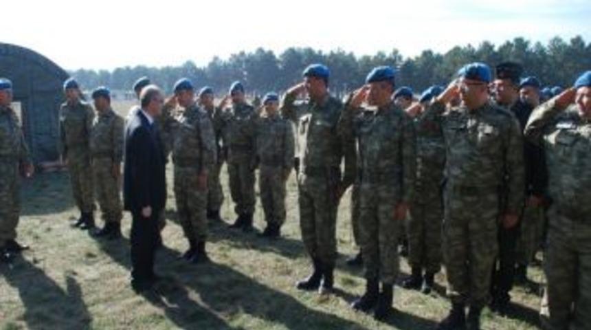 Askerler Vali &Ouml;z&ccedil;imen&rsquo;le Fidan Dikti