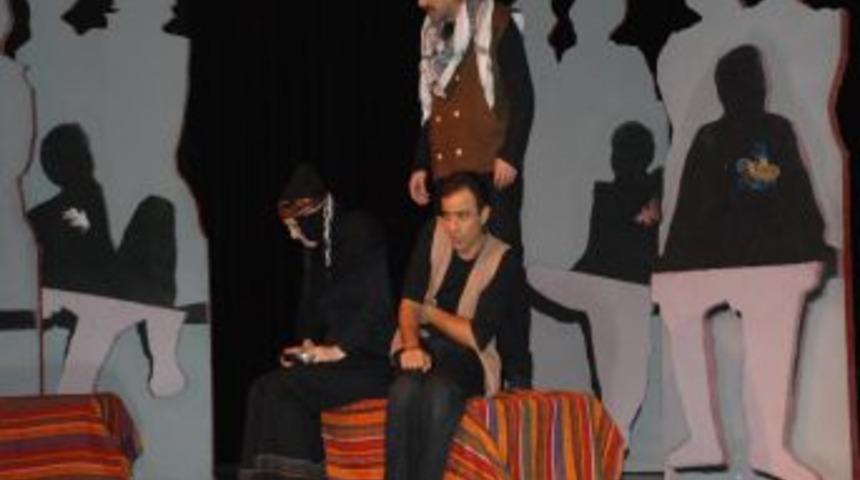 Madde Bağımlılığına Karşı &Ouml;ğrencilere Tiyatrolu Uyarı