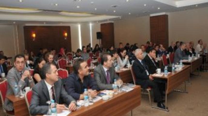 Ak&uuml;'de "antenatal Muayene Stratejileri" Konulu Kurs