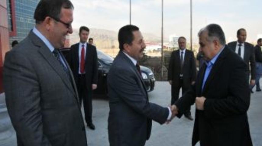 Bakan Yardımcısı Osman G&uuml;neş, &Uuml;niversite Hastanesini İnceledi