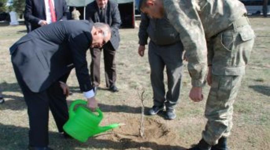 Ağa&ccedil;lara Asker K&uuml;nyesi Yazıldı
