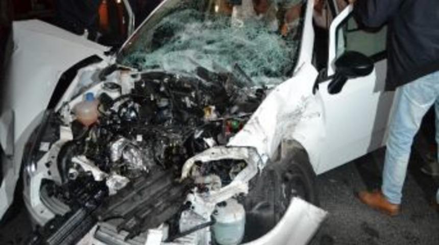 Kamyon İle Otomobil &Ccedil;arpıştı: 1 Yaralı