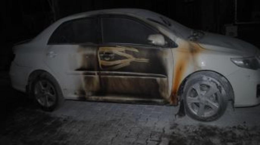 Hakkari'de 2 araca molotoflu saldırı