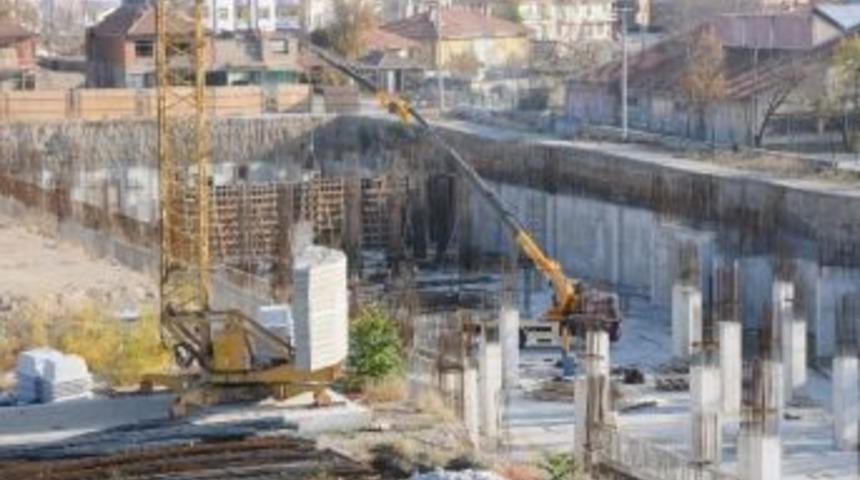 Neşet Ertaş K&uuml;lt&uuml;r Merkezinin Zemin Kat D&ouml;şemeleri &Ccedil;alışması Başladı