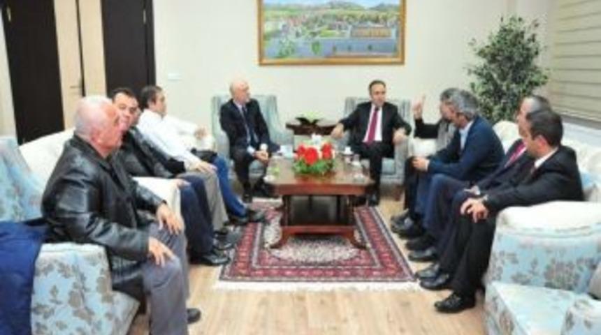 Futbol Otoritelerinden Vali Altıparmak'a Ziyaret