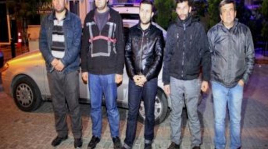 İzmir&rsquo;de Seyyar Satıcılar İle Zabıtalar Arasında Gerginlik