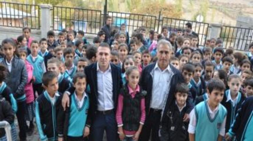 K&ouml;y Okulu Modern K&uuml;t&uuml;phaneye Kavuştu