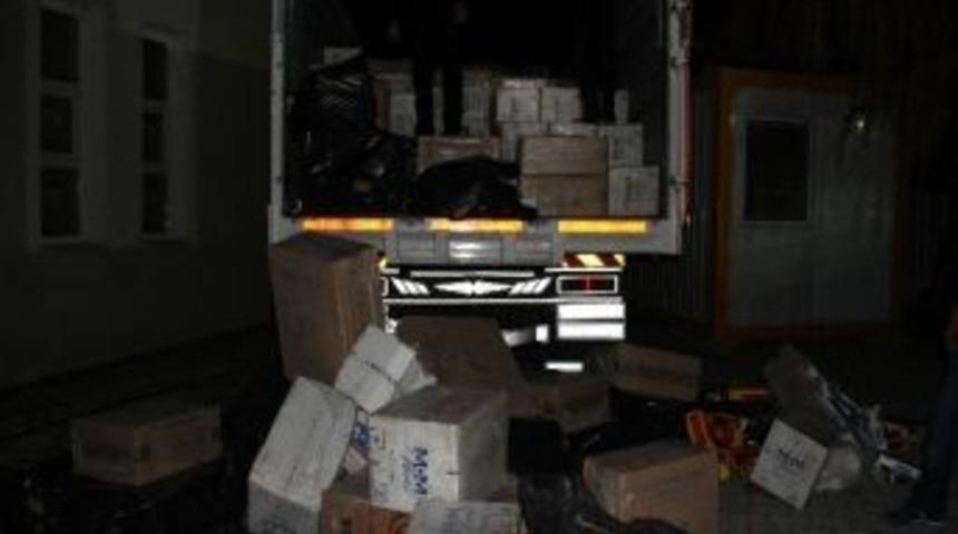 Van'da Bir Kamyon Ka&ccedil;ak Sigara Ele Ge&ccedil;irildi