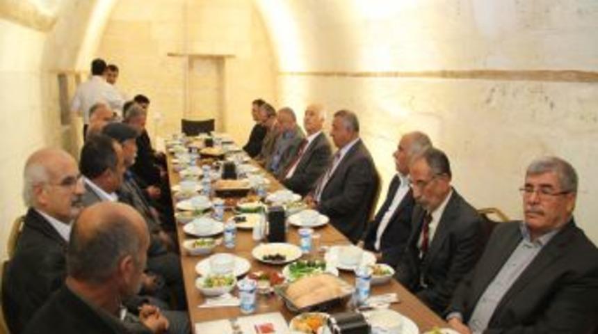 Başkan G&uuml;zelbey, Aleviler Ile Iftar Yemeğinde Buluştu