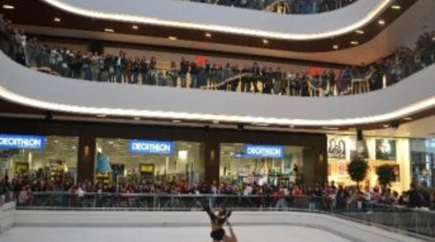 Buzların Krali&ccedil;esi Nefes Kesti