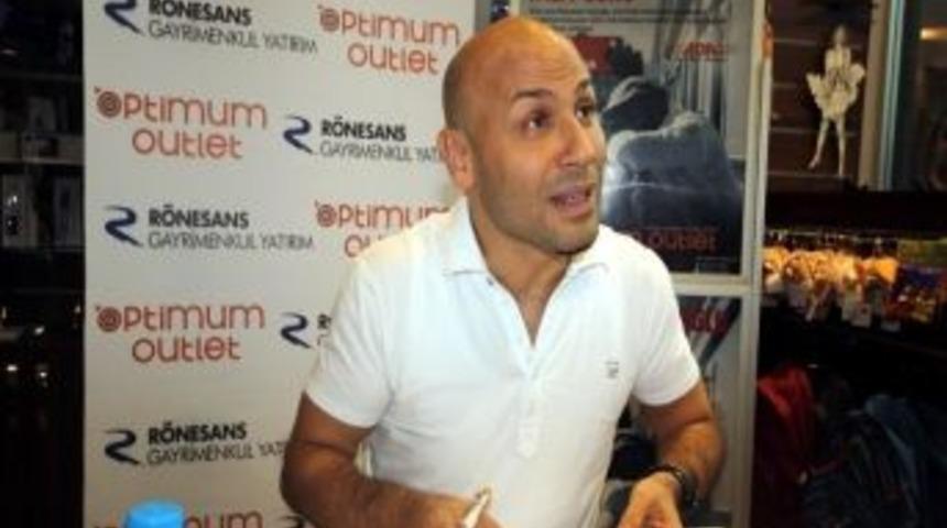 Tazeoğlu: "kitaplarımı Kitap Okumayı Sevmeyenler Okuyor"