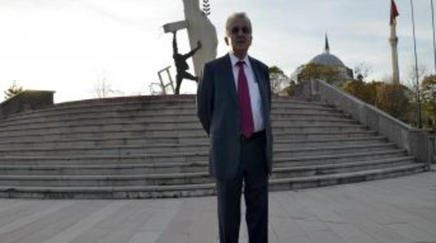 'Deprem Olurken Kolona Sarıldım, Resmen Kolondaki Burkulmaları Hissettim'