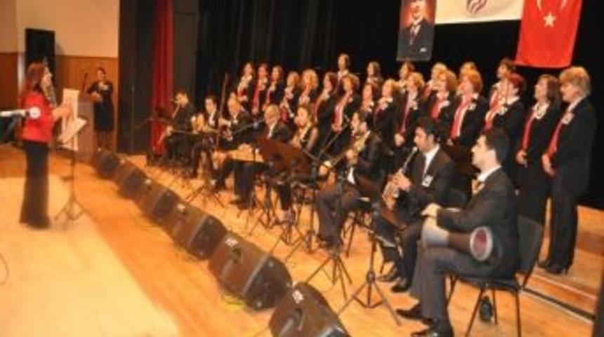 Atat&uuml;rk&rsquo;&uuml; Sevdiği Şarkılarla Andılar