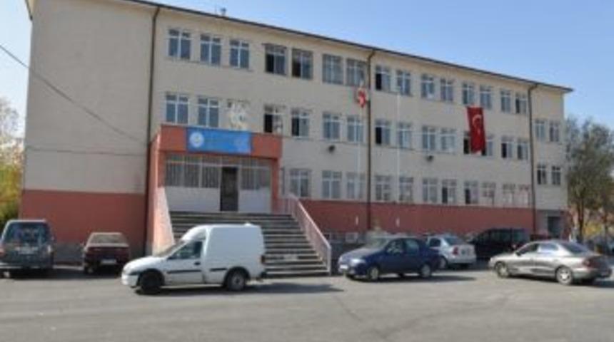 Vali Saffet Arıkan Bed&uuml;k Ortaokulu&rsquo;na &Ccedil;ok Ama&ccedil;lı Spor Ve Sosyal Tesis Salonu