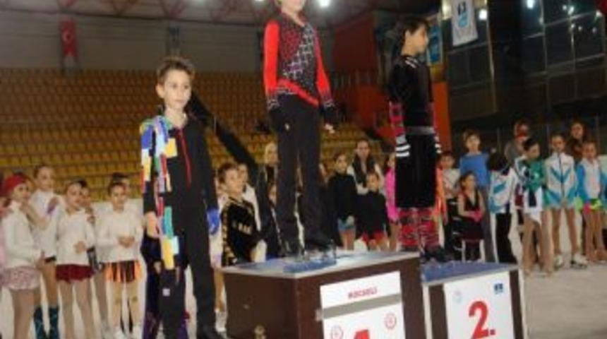 B&uuml;y&uuml;kşehirli Buz Patenciler, &Ouml;n Elemeyi Ge&ccedil;ti