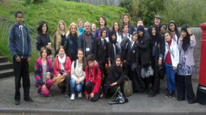 İlkokul &Ouml;ğrencileri İngiltere'de Mevlana'yı Anlattı