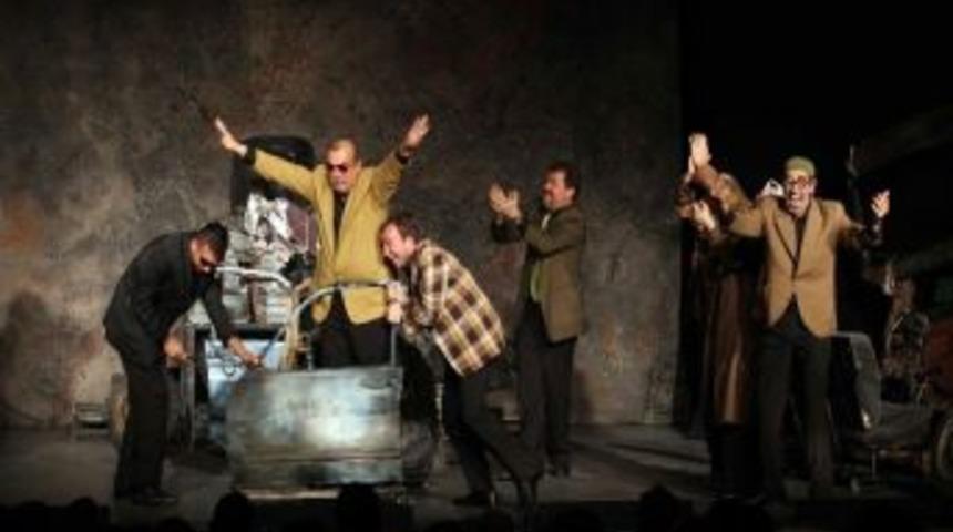 &ldquo;s&ouml;z Meclisten İ&ccedil;eri&rdquo; G&uuml;ld&uuml;r&uuml;rken D&uuml;ş&uuml;nd&uuml;rd&uuml;