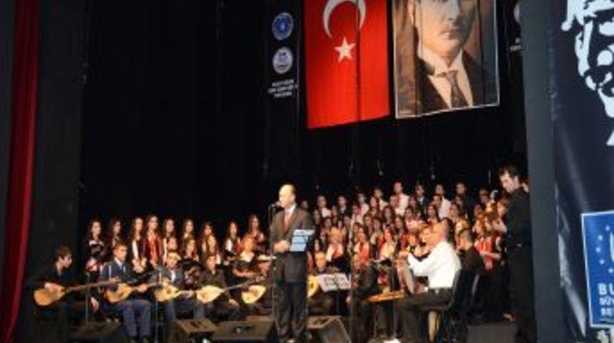 Atat&uuml;rk'&uuml;n Sevdiği Şarkılar Seslendirildi