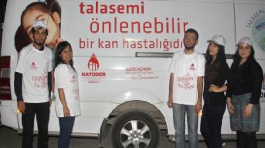 Hataylılar Akdeniz Anemisiyle Ilgili Broş&uuml;rlerle Bilgilendiriliyor