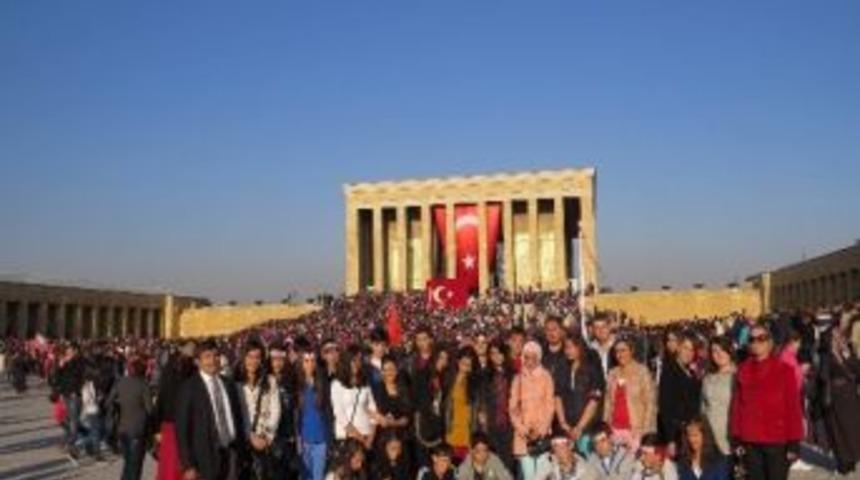 Eskişehirli &Ouml;ğrenciler Anıtkabir&rsquo;den Mutlu D&ouml;nd&uuml;