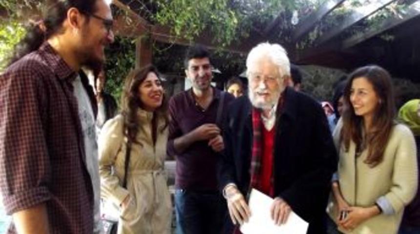 &Ouml;ğrenciler Hayrettin Karaca&rsquo;yı Ziyaret Etti