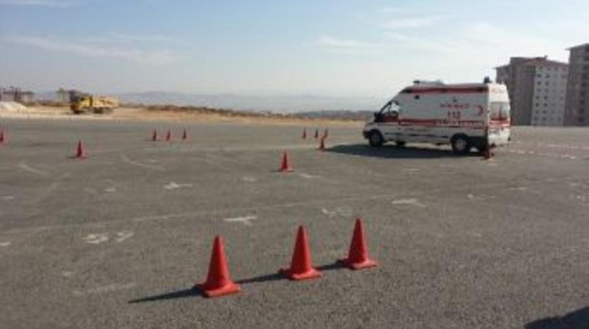 Ambulans Şof&ouml;rlerine S&uuml;r&uuml;ş Teknikleri Eğitimi Verildi