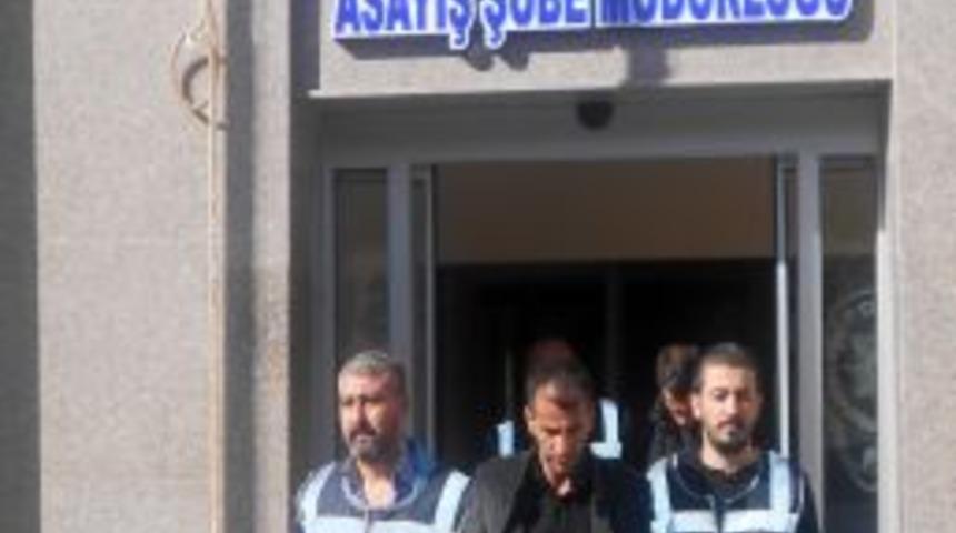 Emekli &Ouml;ğretmen Telefonla 300 Bin Lira Dolandırıldı