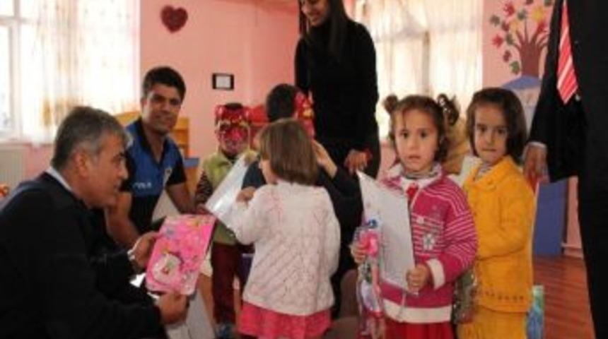 Bozova İl&ccedil;e Emniyet M&uuml;d&uuml;rl&uuml;ğ&uuml;&rsquo;nden Anaokuluna Ziyaret