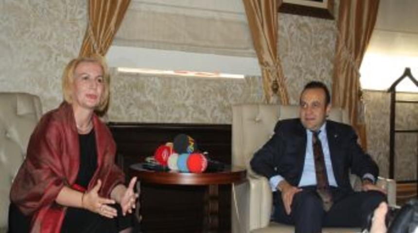 Makedonya Kalkandelen Belediye Başkanı: Allah Dostlarımızı Artırsın!